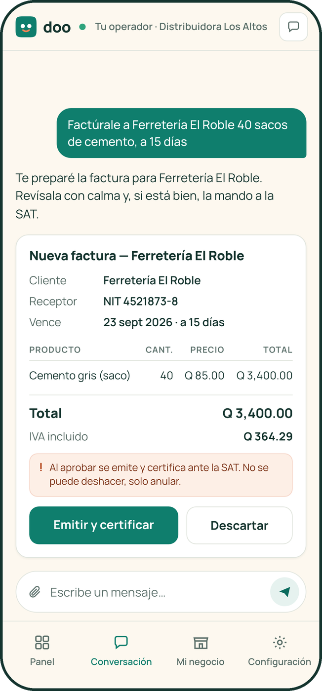 Doo en el teléfono: el resumen de una factura antes de aprobarla, con los botones Emitir y certificar y Descartar